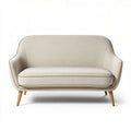 Sofa in beige stof met houtkleurige poten afmetingen 150 x 70 x 85cm